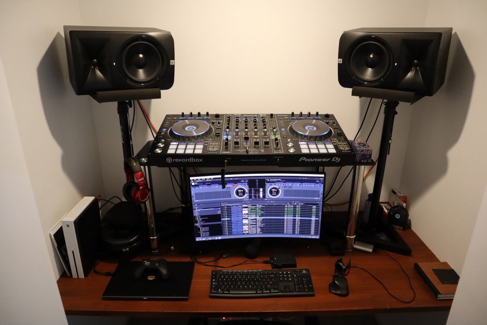 DJ gear set up.JPG